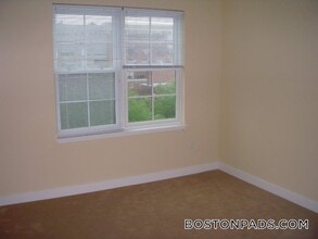26 New Derby St, Unit 407 in Salem, MA - Foto de edificio - Building Photo