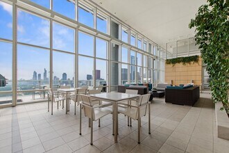 340 E Randolph St in Chicago, IL - Building Photo - Building Photo