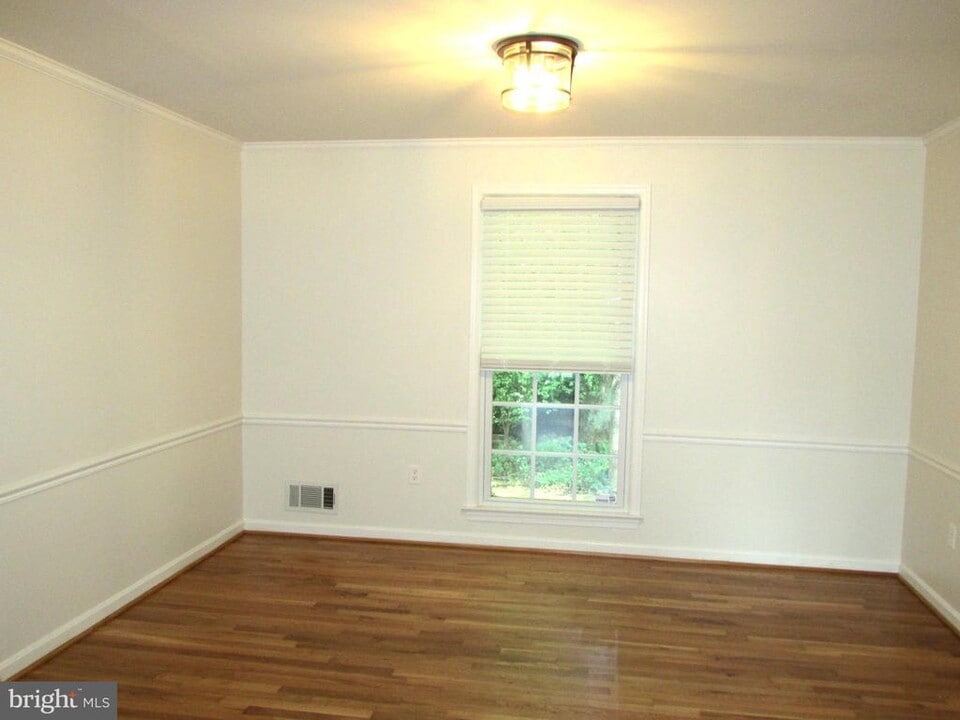 8710 Nero St in Annandale, VA - Building Photo