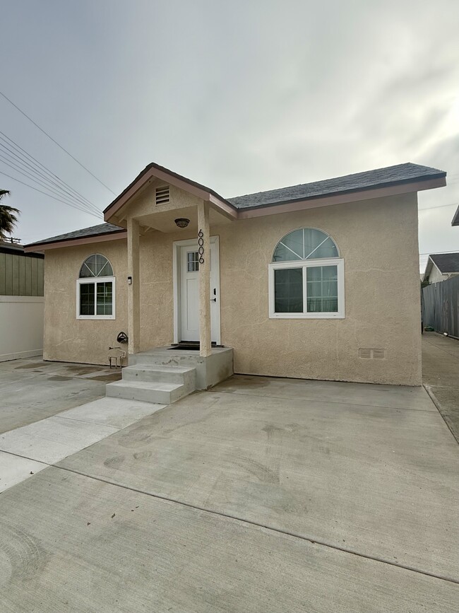 property at 6006 S Wilton Pl