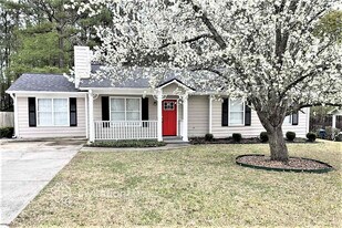 6525 Emerald Pointe Cir in College Park, GA - Building Photo