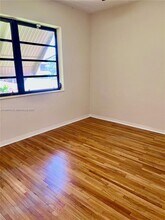 8431 SW 28th St in Miami, FL - Foto de edificio - Building Photo