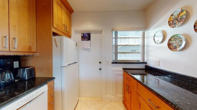 329 SE 3rd St in Hallandale Beach, FL - Building Photo - Building Photo