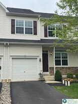 974 King Way in Breinigsville, PA - Building Photo