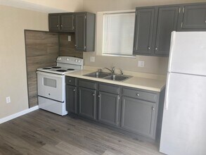 4235 Sunset Dr in Osage Beach, MO - Foto de edificio - Building Photo