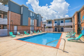 Bay House Apartments in Houston, TX - Building Photo - Building Photo