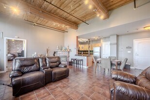 52 Lawrence Dr in Lowell, MA - Building Photo