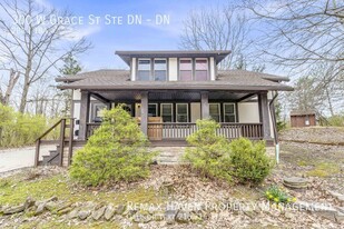 300 W Grace St in Bedford, OH - Building Photo