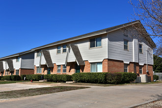 Halray Townhomes in Norman, OK - Foto de edificio - Building Photo