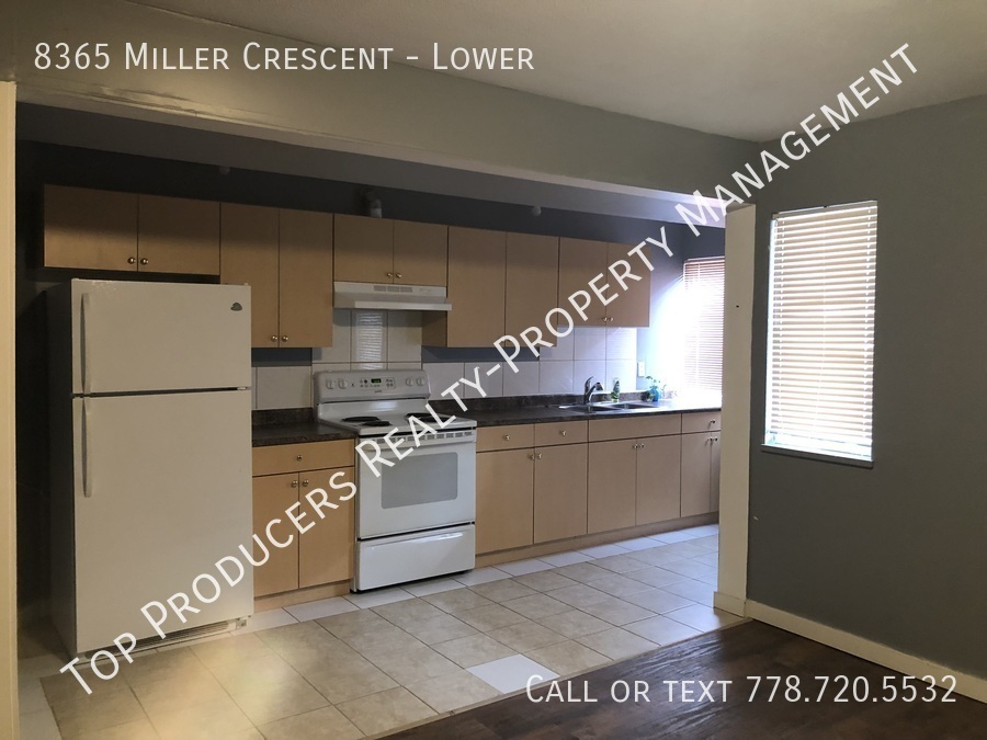 8365 Miller Crescent in Mission, BC - Building Photo