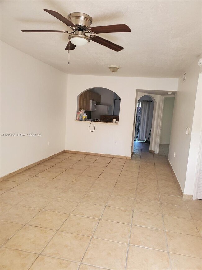 2721 SE 12th Pl in Homestead, FL - Building Photo - Building Photo