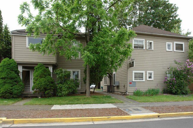 602 E 8th Ave in Eugene, OR - Foto de edificio - Building Photo