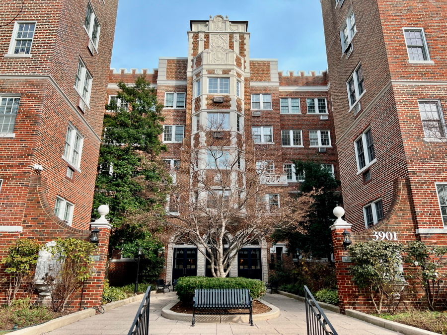 3901 Connecticut Ave NW, Unit 202 in Washington, DC - Foto de edificio