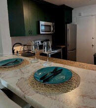 1530 NE 191st St in Miami, FL - Building Photo - Building Photo