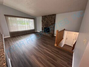 23010 SE Naomi Ct in Damascus, OR - Building Photo - Building Photo