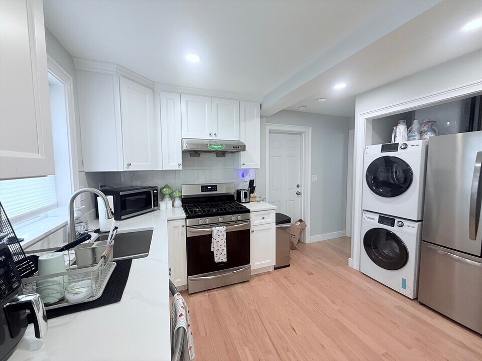 197 Arlington St, Unit 2 in Quincy, MA - Building Photo