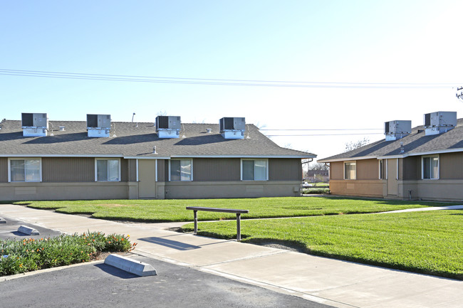 Midland Manor Apartments in Mendota, CA - Foto de edificio - Building Photo