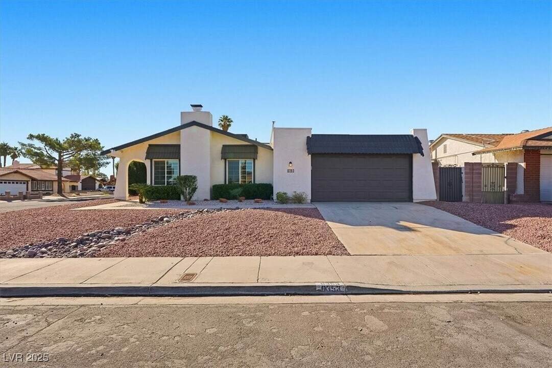 6353 Whippoorwill Way in Las Vegas, NV - Building Photo