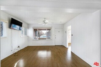 333 W 70th St in Los Angeles, CA - Building Photo - Building Photo