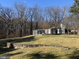 6138 Barroll Rd in Baltimore, MD - Building Photo