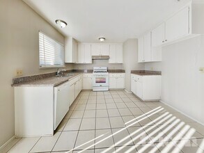 1872 Little John Way in Brentwood, CA - Building Photo - Building Photo