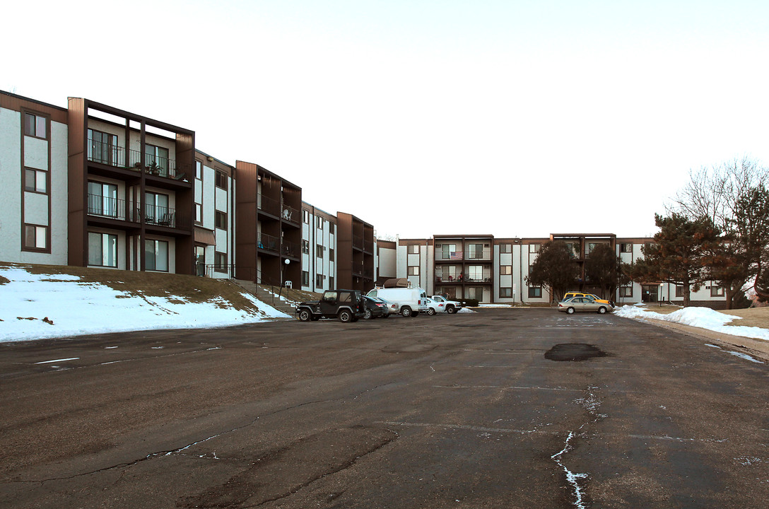 Windham Hills in Burnsville, MN - Building Photo