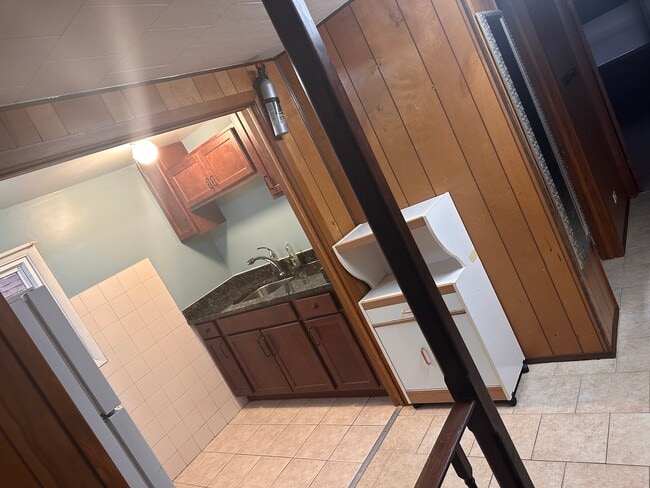 5642 W Newport Ave, Unit 3rd Floor