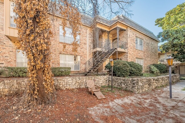 property at 4343 Bellaire Dr S