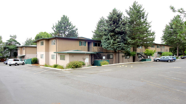 Country Pines Apartments in Portland, OR - Building Photo - Building Photo