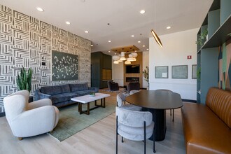 Terraces at Deerfield in Deerfield, IL - Foto de edificio - Lobby