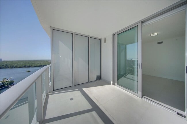 300 Sunny Isles Blvd, Unit 4-1904 in Sunny Isles Beach, FL - Building Photo - Building Photo