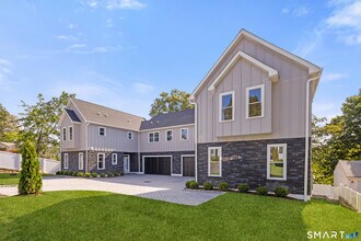 10 Highland Pl in Greenwich, CT - Building Photo - Building Photo