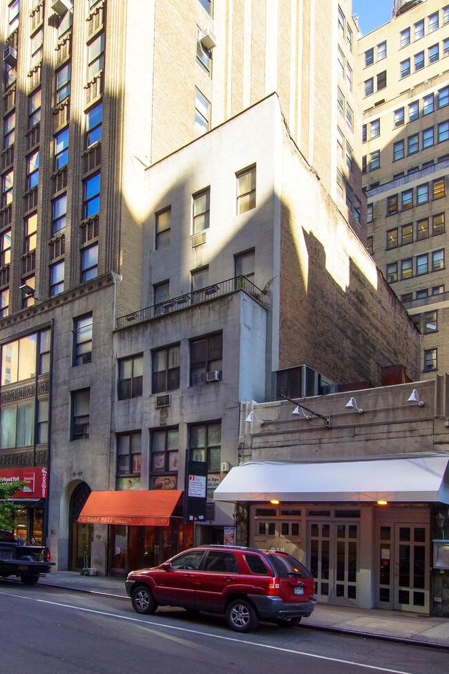 49 W 39th St
