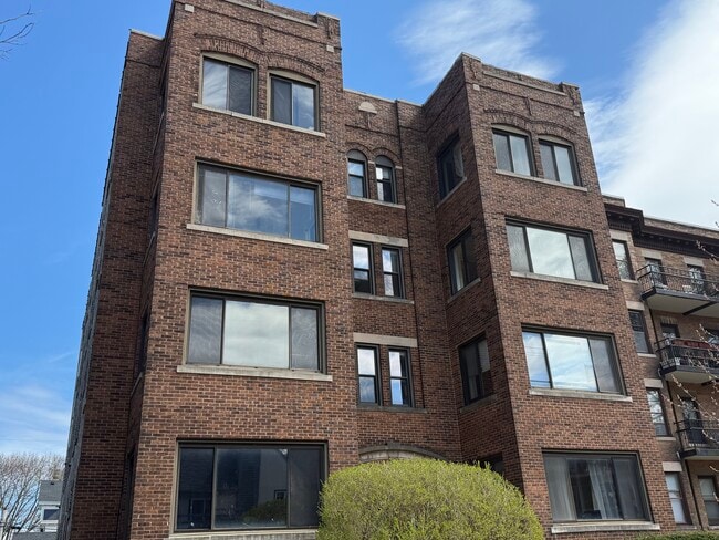 2564 Lake in Milwaukee, WI - Building Photo - Building Photo
