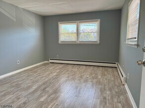 687 Midland Ave in Garfield, NJ - Building Photo - Building Photo