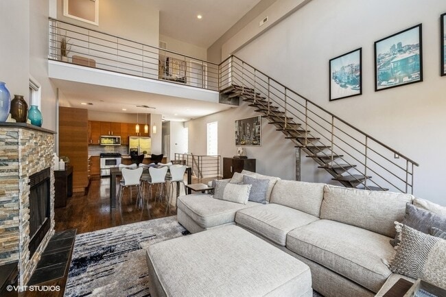 927 N Hermitage Ave in Chicago, IL - Building Photo - Building Photo
