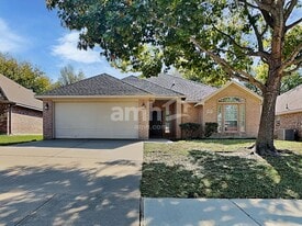 1013 White Marlin Dr in Burleson, TX - Building Photo