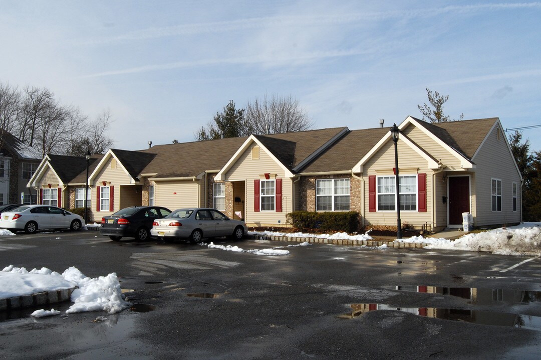 Carriage Pointe in Matawan, NJ - Building Photo