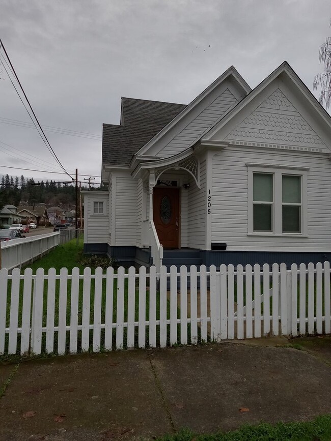 property at 1205 SE Mill St