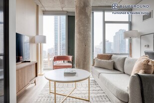 311 W Illinois St in Chicago, IL - Building Photo