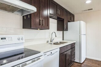 46125 Portola Ave in Palm Desert, CA - Building Photo - Building Photo