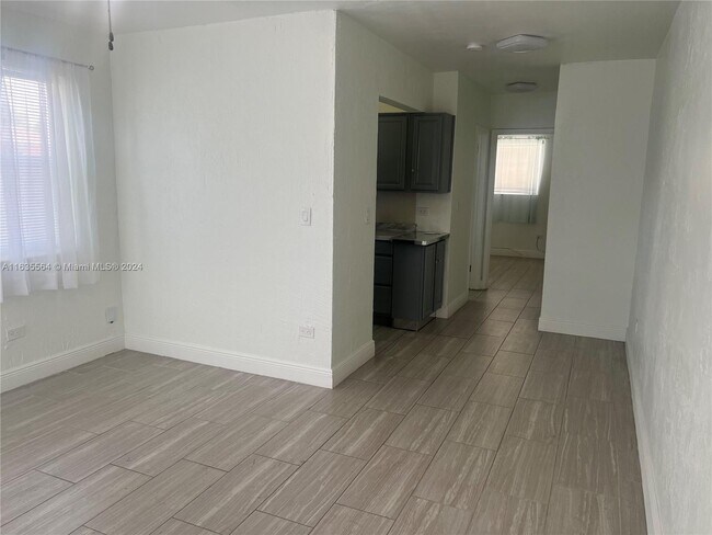 1600 NW 42nd St-Unit -1 in Miami, FL - Building Photo - Building Photo