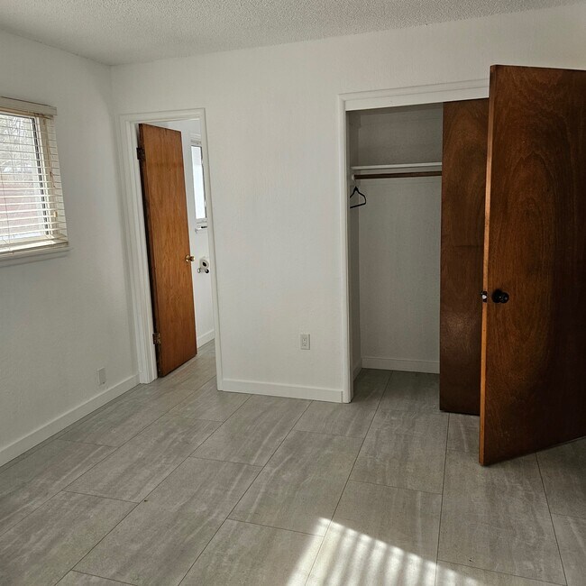 11165 Tahoe Dr, Unit Room C in Truckee, CA - Building Photo - Building Photo