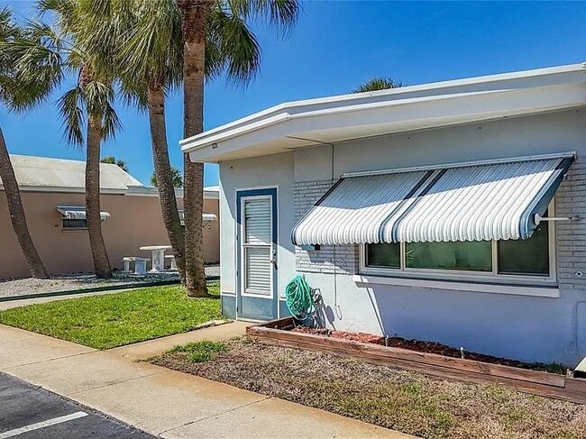 250 Rosery Rd NW in Largo, FL - Building Photo - Building Photo