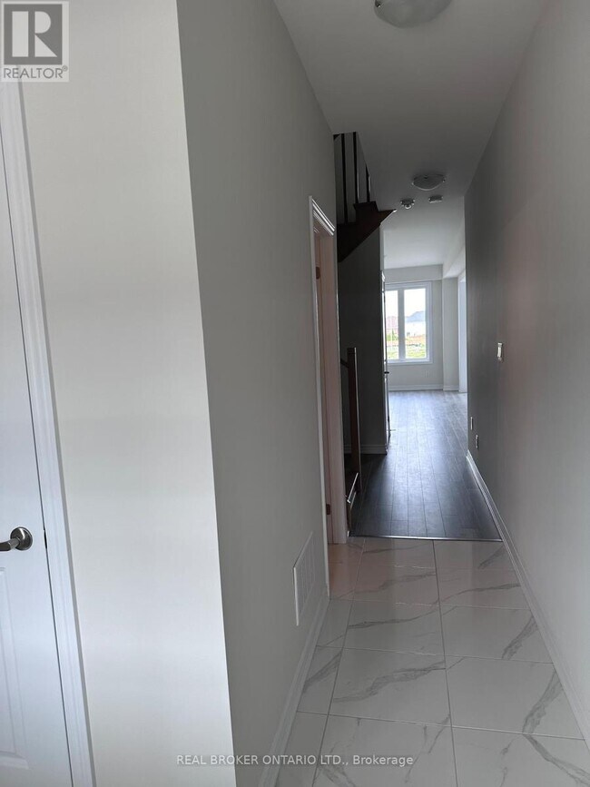 13 Rochester Dr in Barrie, ON - Building Photo - Building Photo