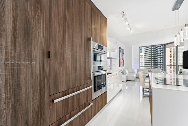 851 NE 1st Ave, Unit 4207 in Miami, FL - Building Photo - Building Photo