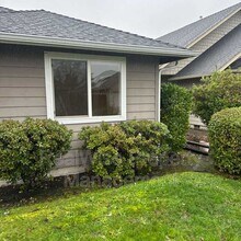 1223 SW Sun Glo Dr in Grants Pass, OR - Building Photo - Building Photo