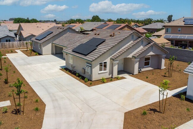 property at 2538 Oakmont Cir