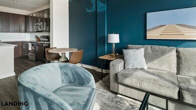 825 Usener St in Houston, TX - Foto de edificio - Building Photo