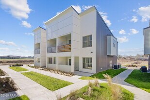 104 Canvasback Dr in Youngsville, LA - Building Photo